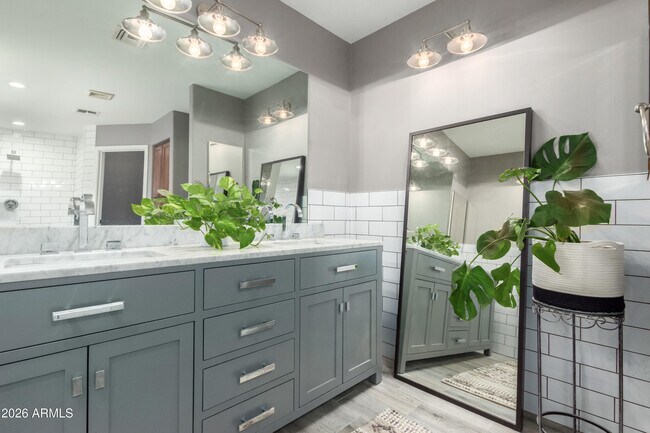 Building Photo - 11430 N 16th St