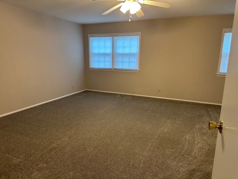 Upstairs main bedroom - 1455 Eaton Ave