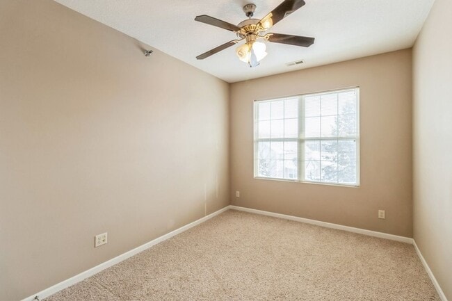 Building Photo - HOLIDAY LEASING SPECIAL! -2 Bedroom, 2 Bathroom Condo in Waukee