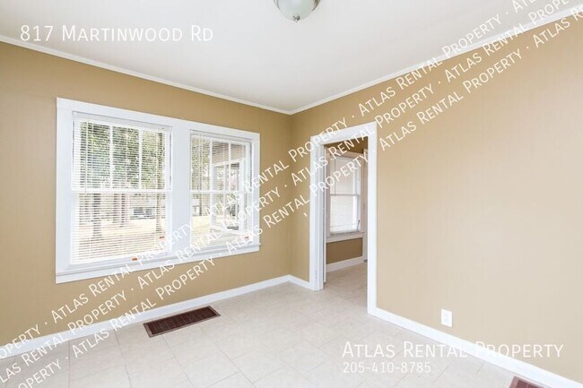 Building Photo - 817 Martinwood Rd