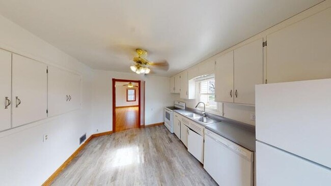 Building Photo - 820 N 13th St