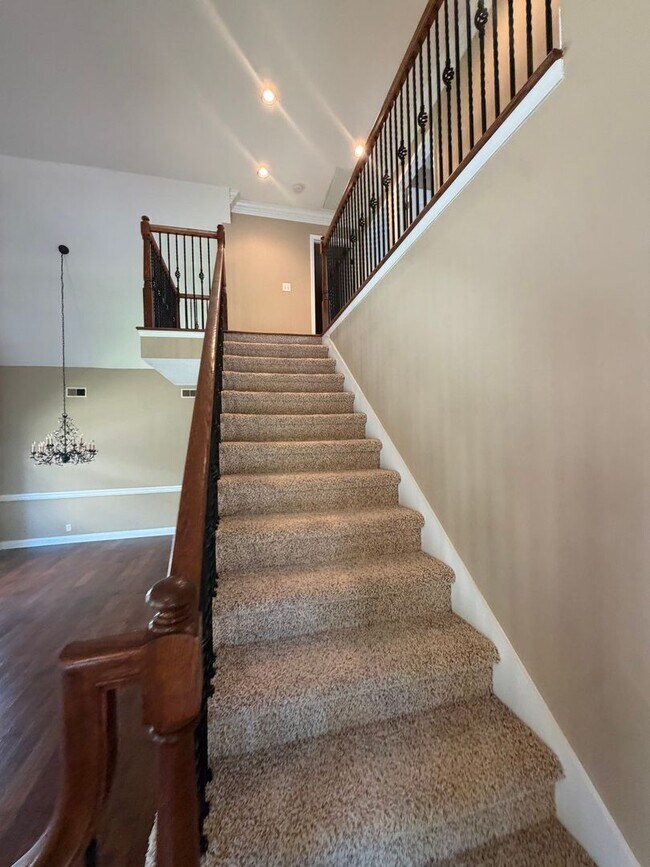 Building Photo - 266 Turnberry Circle