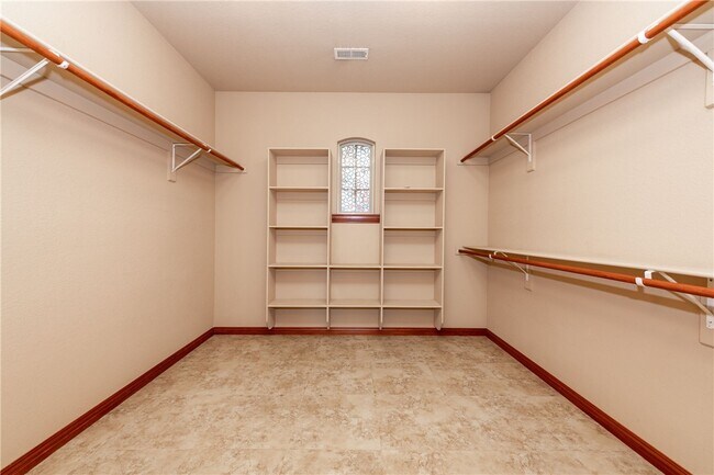 Building Photo - 3902 SW Banbury Dr