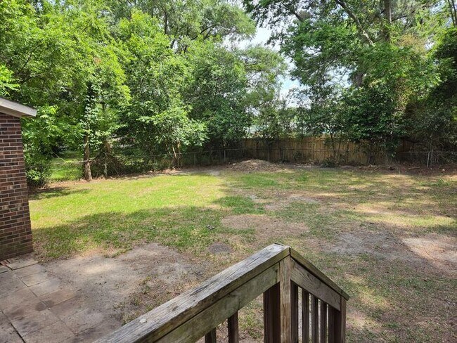 Building Photo - 5897 Columbine Rd