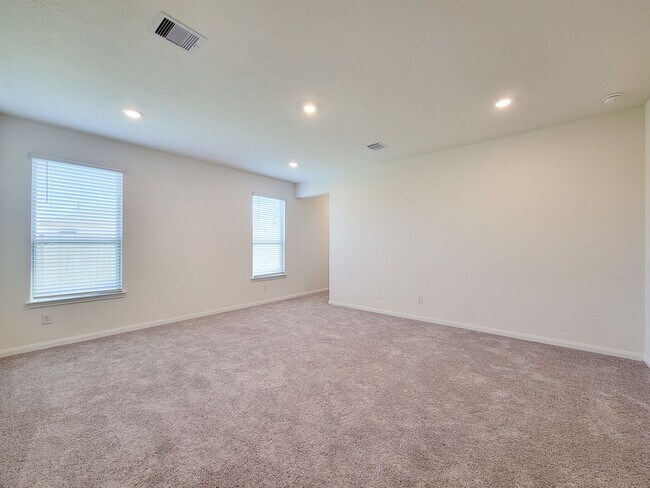 Building Photo - 2815 LYRA Ct