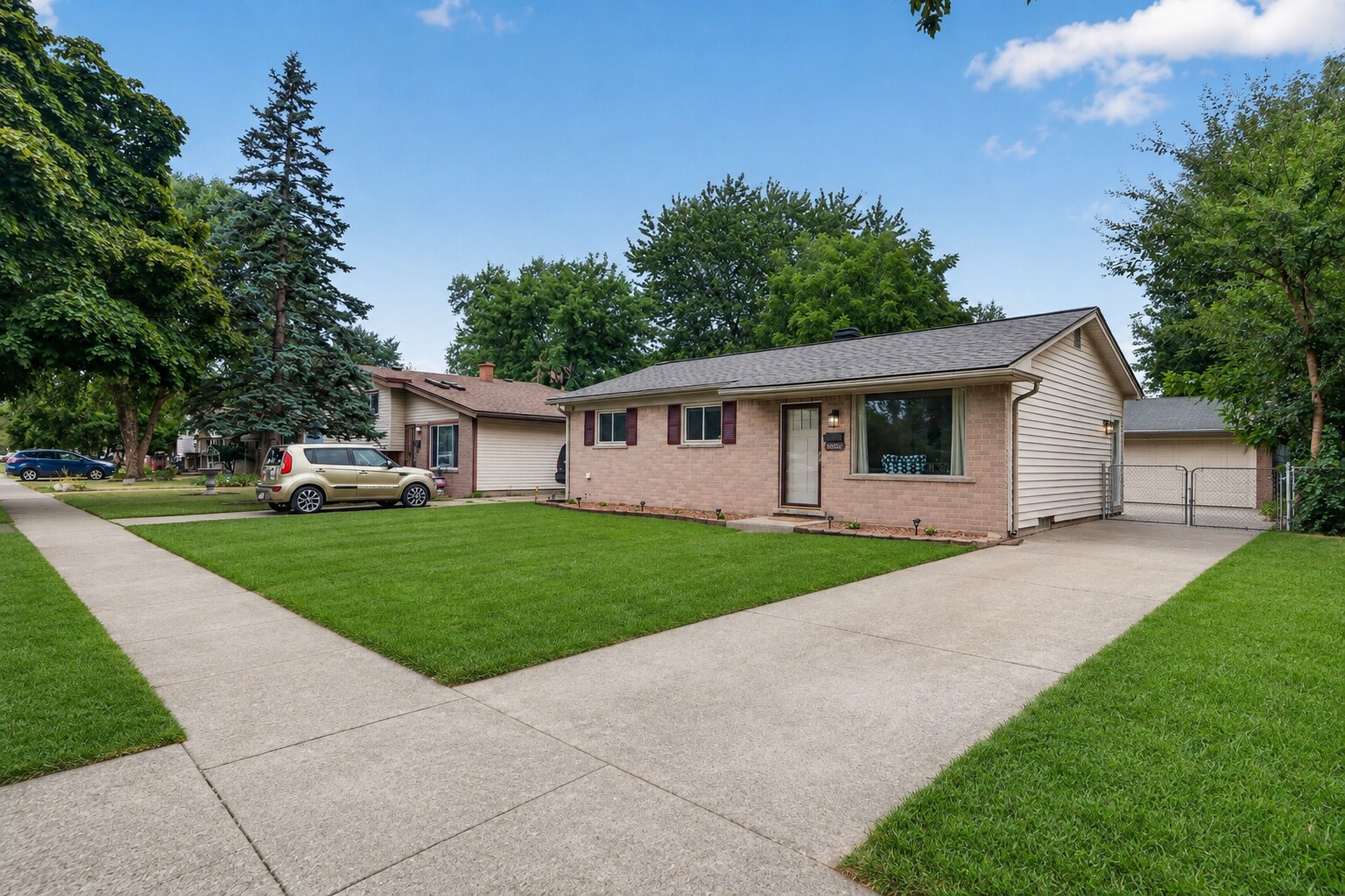 Building Photo - 30726 Avondale St