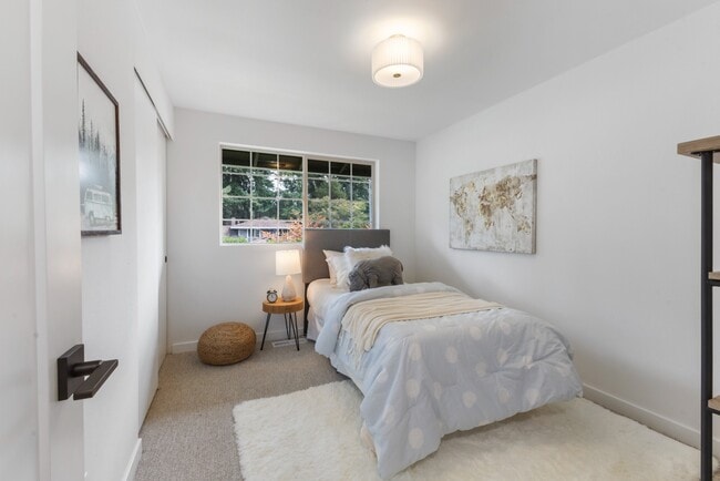 Building Photo - Fully Remodeled 4BR Rambler in Private Federal Way Community