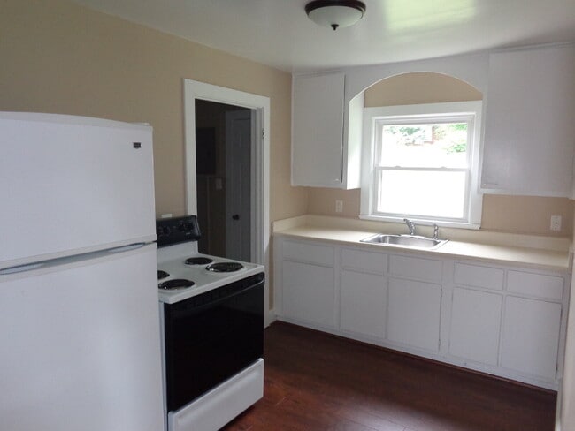 Building Photo - 607 Waterloo Rd