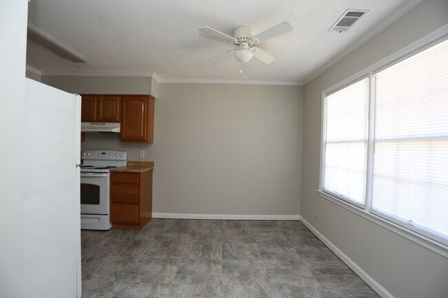 Building Photo - 3 Bedroom at Countryside