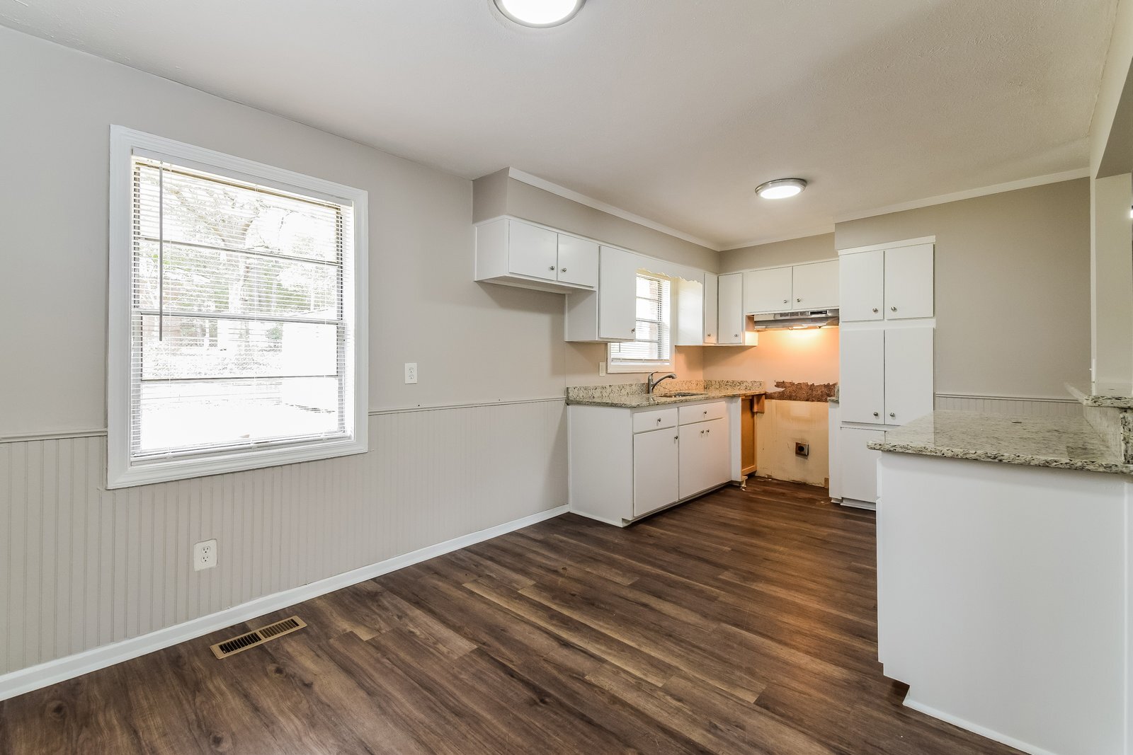 Building Photo - 5044 Gardiner Dr