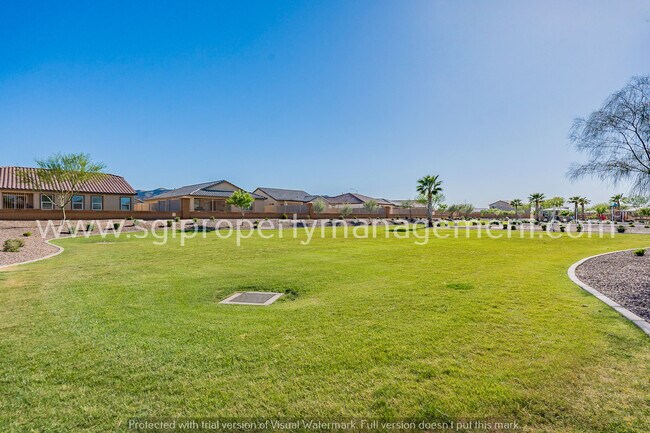 Building Photo - 2038 E Julian Dr