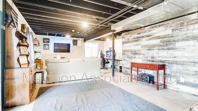 Building Photo - 4844 Little London Dr