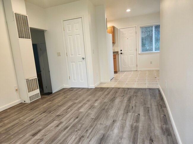 Building Photo - 3005-3005 Preble St