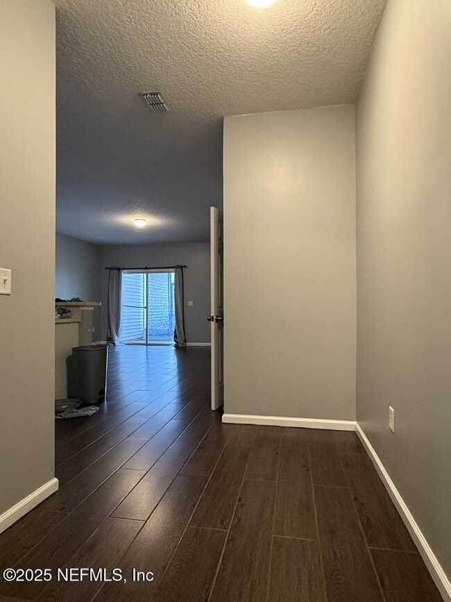 Building Photo - 516 Hopewell Dr