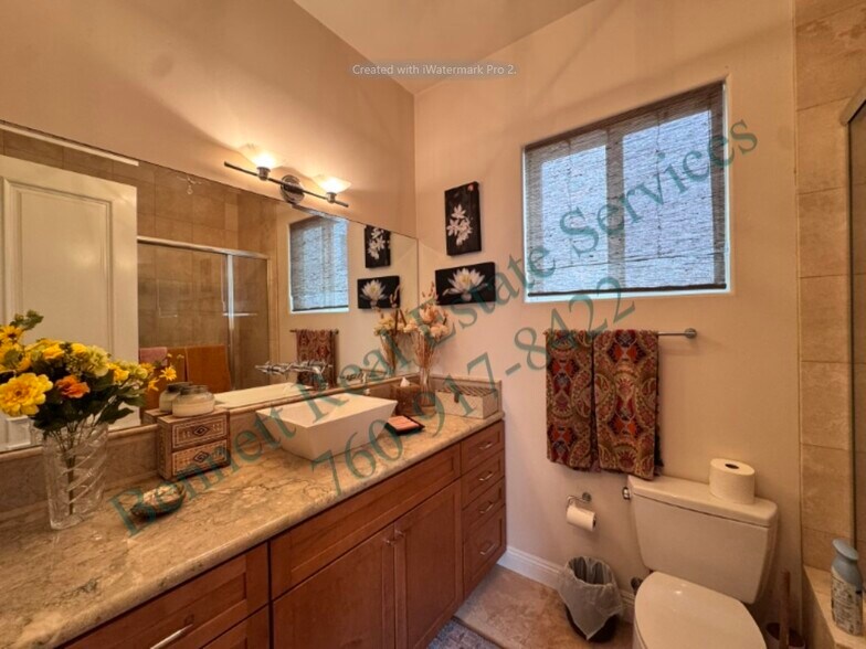 Building Photo - 4527 Cove Dr