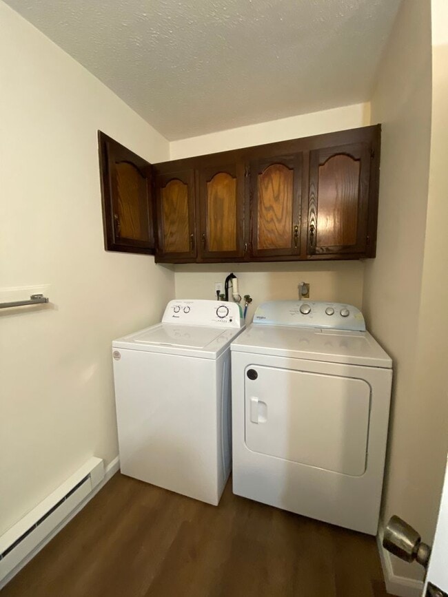 Building Photo - Cozy 3 Bedroom Home with a Bonus Room!