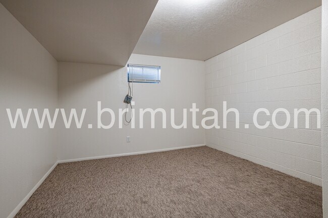 Building Photo - 4467 S Albright Dr