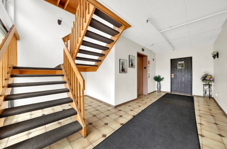 Building Photo - 10351 Menard Ave