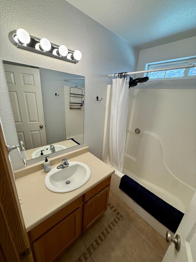 Building Photo - Pet-Friendly 2BR/2BA in Peaceful Canyon Creek Neighborhood
