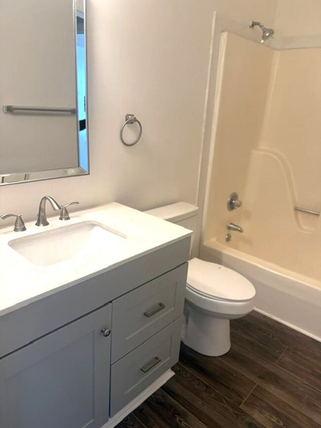 Building Photo - 800 Verdant Dr