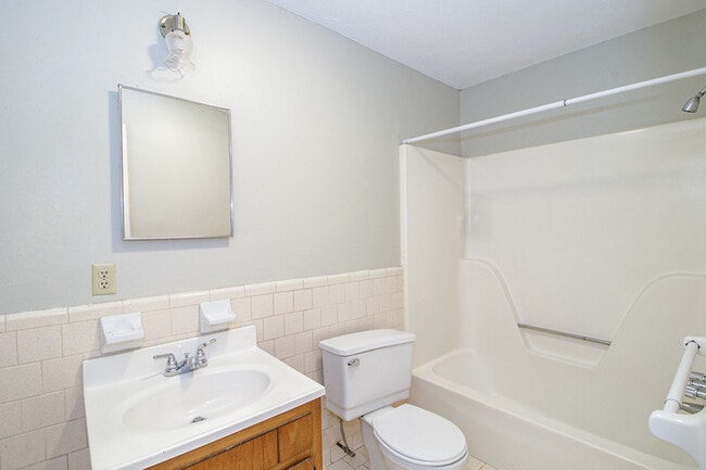 Building Photo - 404 -23 Thompsonville Lane