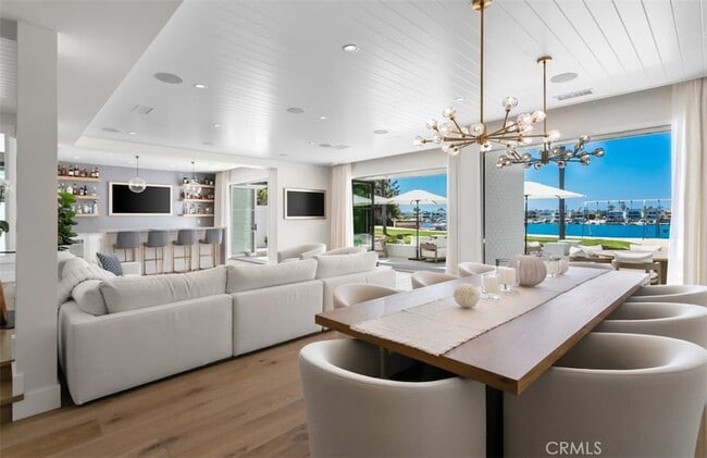 Building Photo - 2401 Bayshore Dr