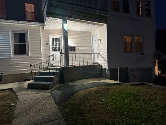 Building Photo - 428 Elm St