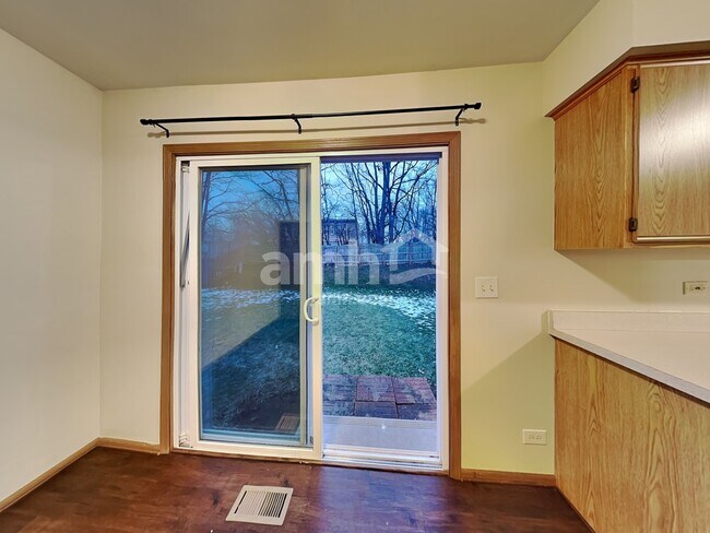 Building Photo - 1404 Keele Dr