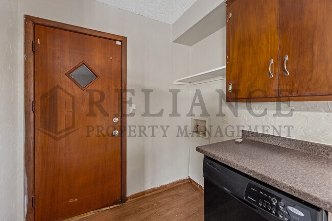 Building Photo - 420 Benway St