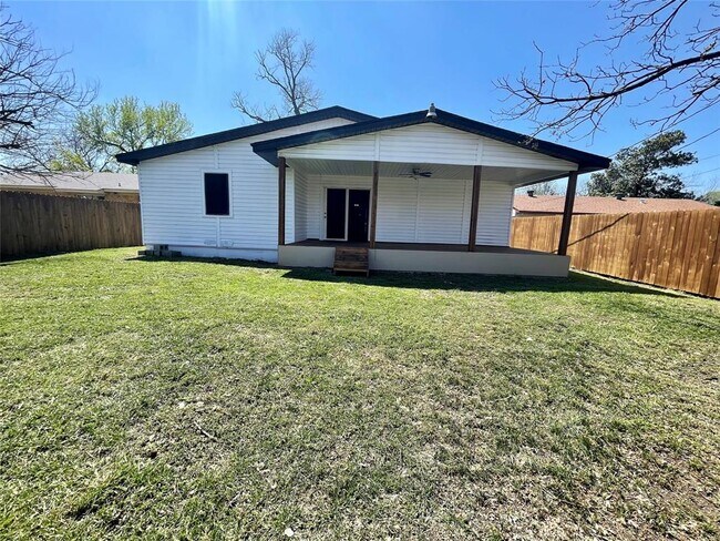 Building Photo - 1710 Western Park Dr