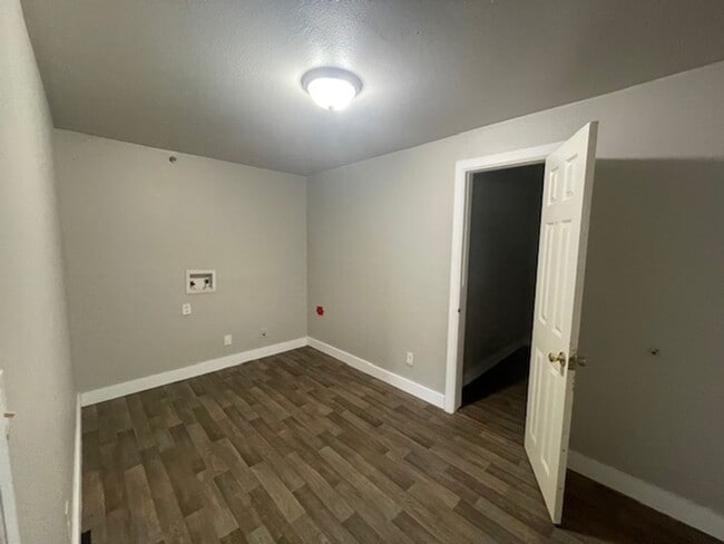 Building Photo - (5% Medical Monthly Discount) 1/2 off first months rent-Section 8 voucher Accepted-Charming 2 Bed...