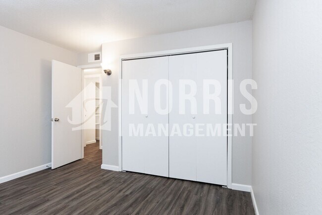Building Photo - Convenient, Beautifully Updated Space Available Now!