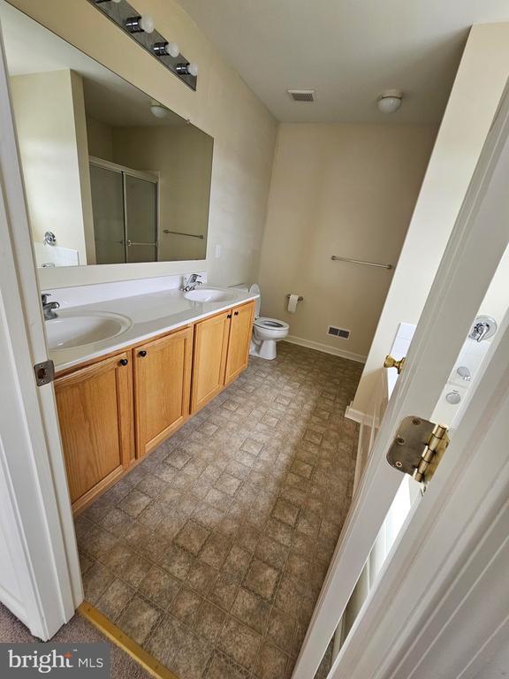 Building Photo - 830 Woodline Dr