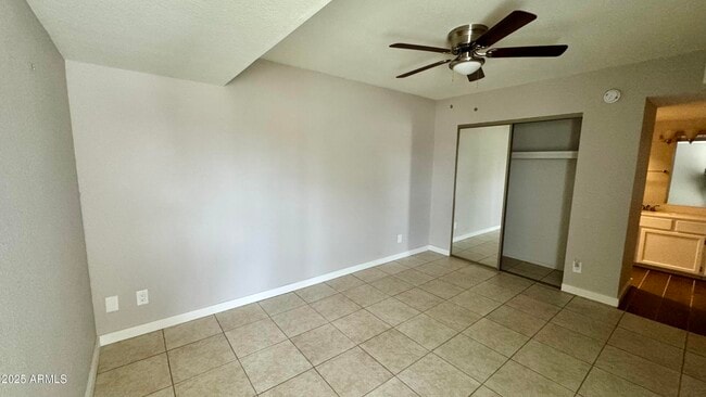 Building Photo - 4211 E Palm Ln