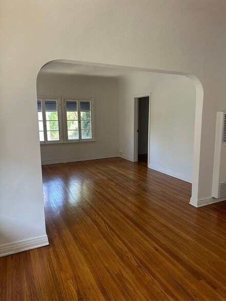 Building Photo - 414 N Orange Grove Ave