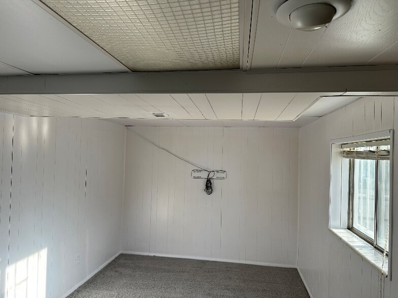 Building Photo - 4981 Greentree Way W