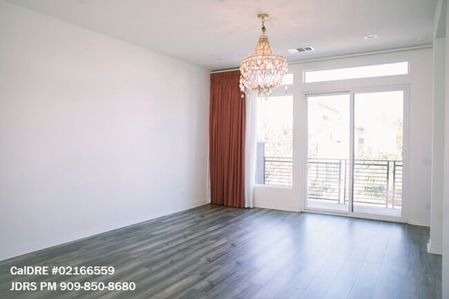 Building Photo - Irvine 2 Bedroom Condo