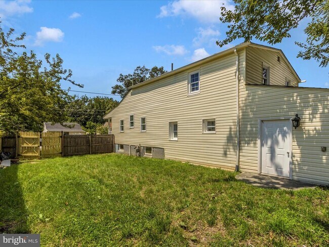 Building Photo - 903 Minna Ave