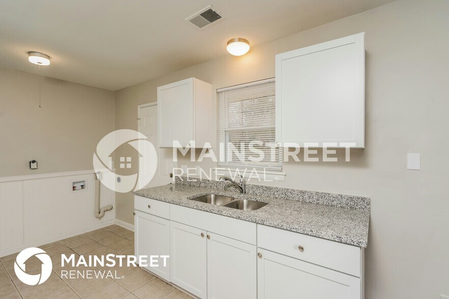 Building Photo - 3113 Maywood Pl