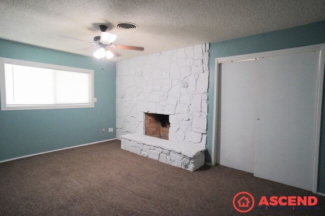 Building Photo - 3 Bedroom Home Near Compton Junior High in...