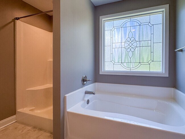 Building Photo - Beautiful 4 Bed 2.5 Bath Home in North Fayetteville