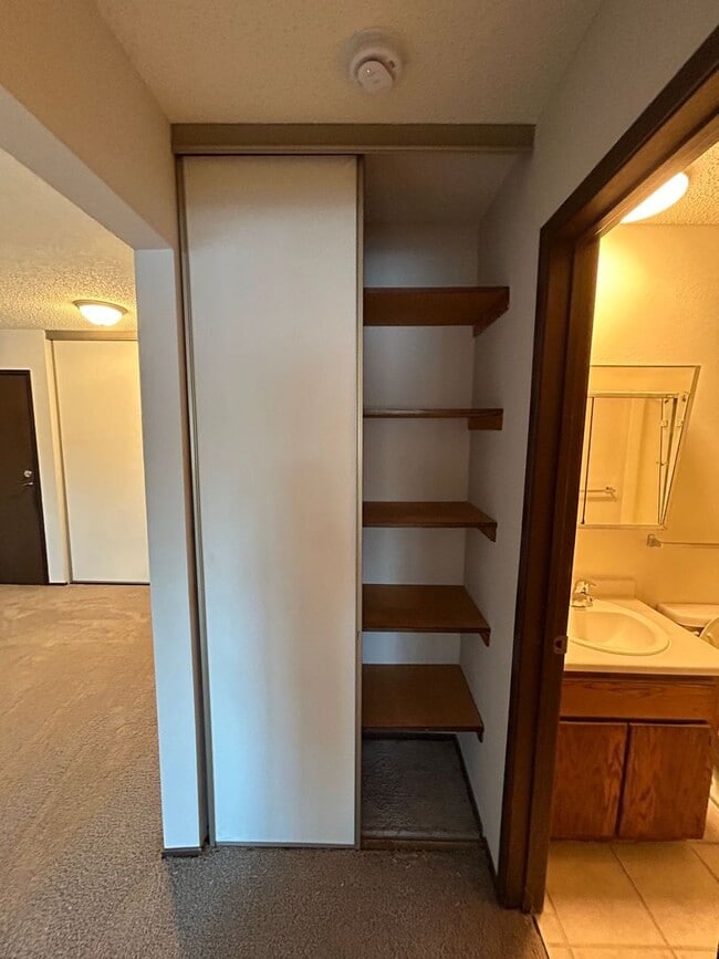 Building Photo - 1 Bedroom 1 Bathroom on the Second Floor.