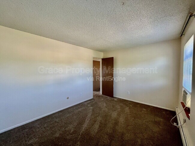 Building Photo - 2582 Ridge Dr