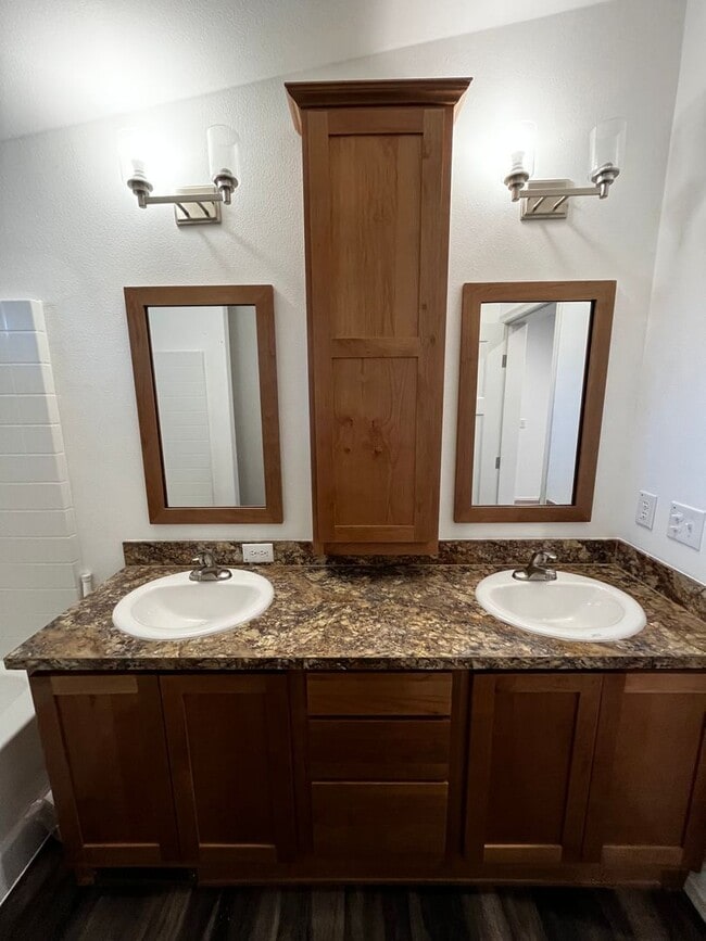 Building Photo - Beautifully Kept Newly Constructed Manufactured Home 3bed/2bath