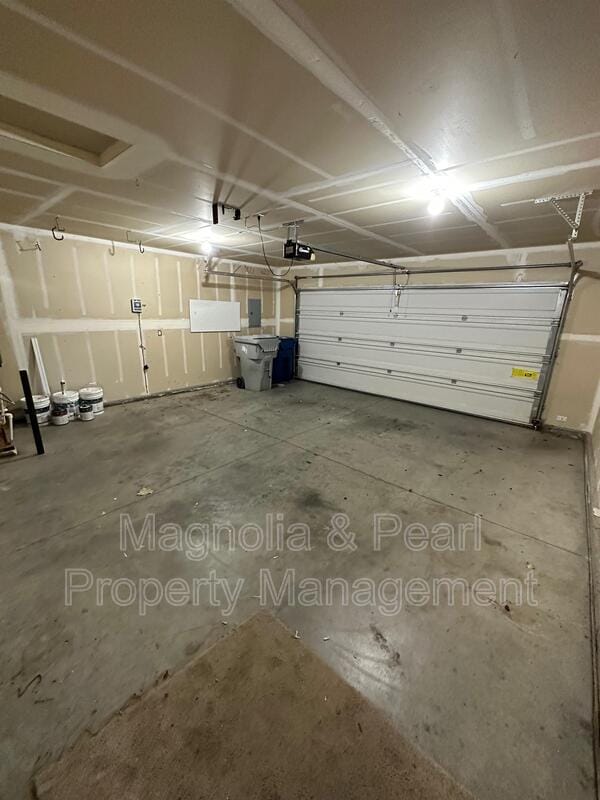 Building Photo - 16538 Sadie Ave