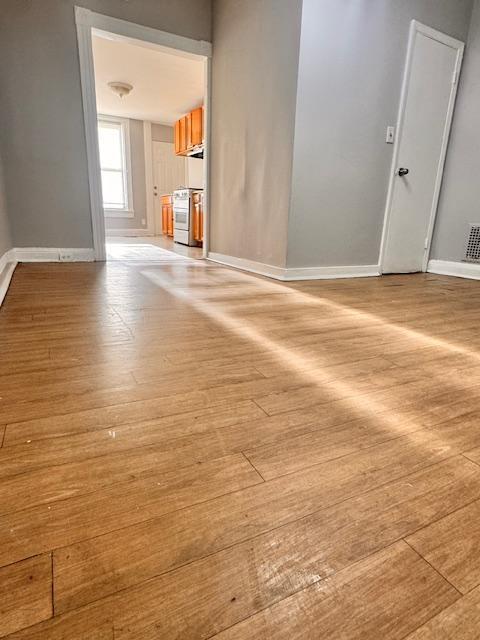 Building Photo - 228 N Kenwood Ave