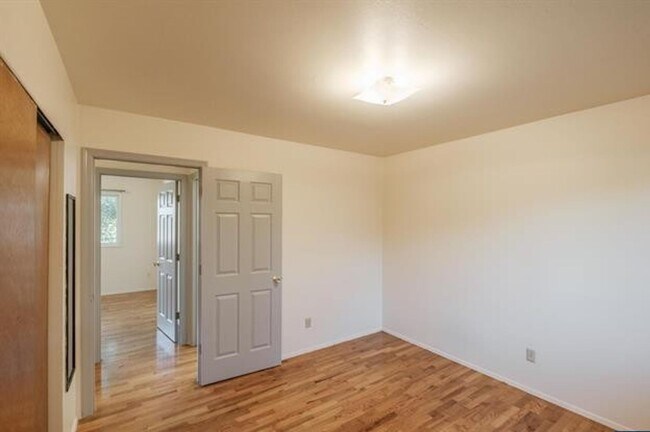 Building Photo - Charming One-Level Home with Private Yard ...