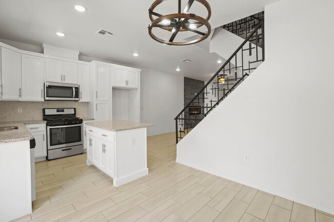 Building Photo - 6315 Escondido Dr
