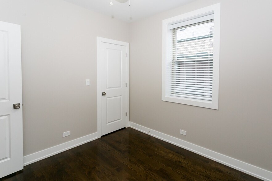 Building Photo - 1428 N Paulina St