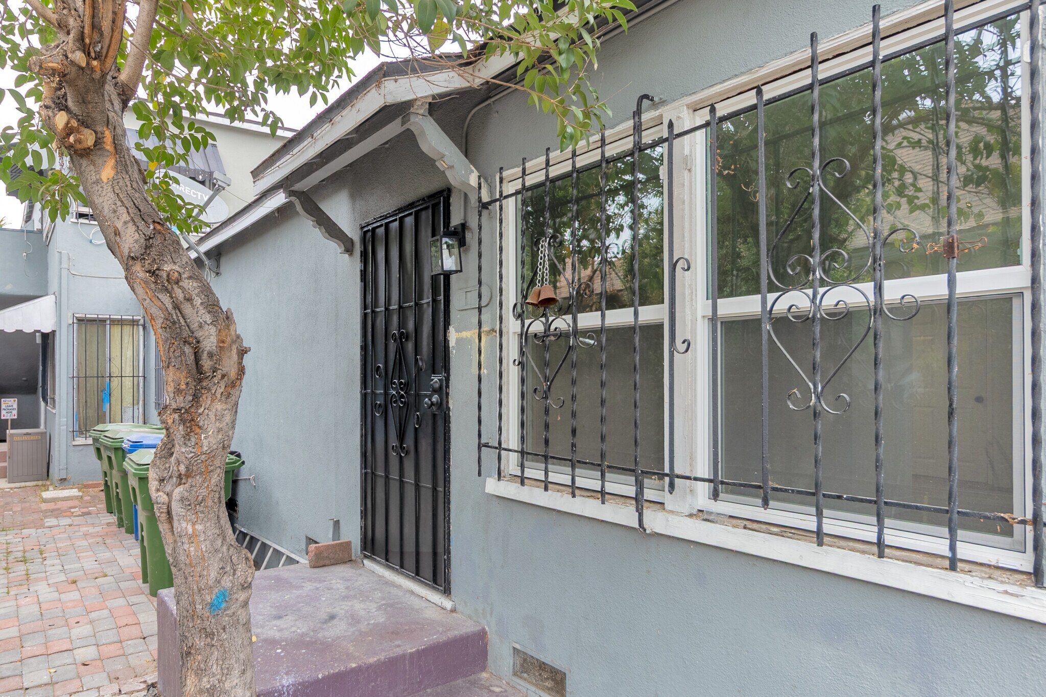 Building Photo - 1723 W 35th Pl